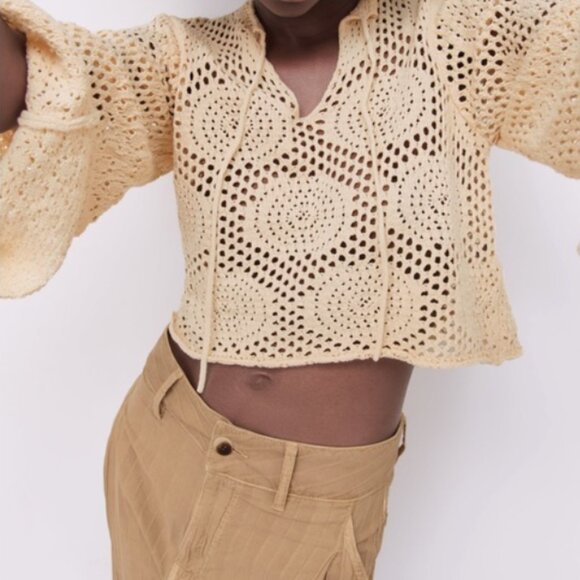 Zara cream crochet boho long sleeve top with V-neck and a front tie - SZ Small - Picture 3 of 9